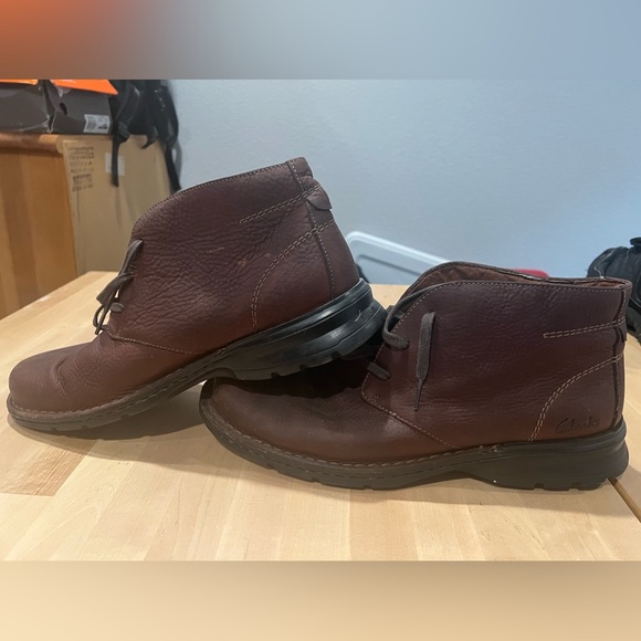 Men’s size 12 Clark leather brown boots. Worn a couple of days. - Picture 2 of 6
